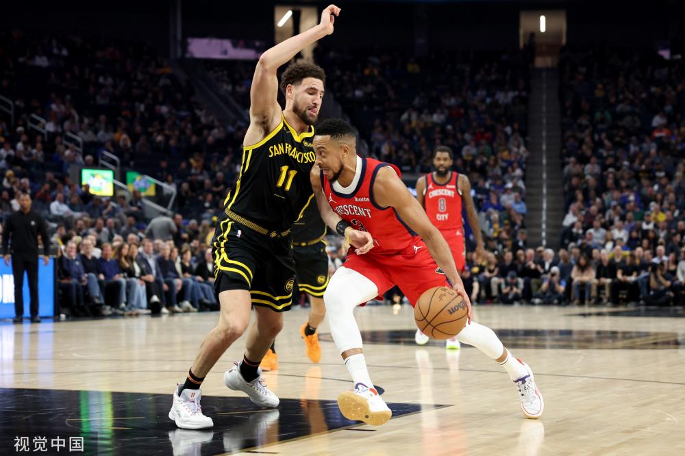 通过边路传 通过边路传