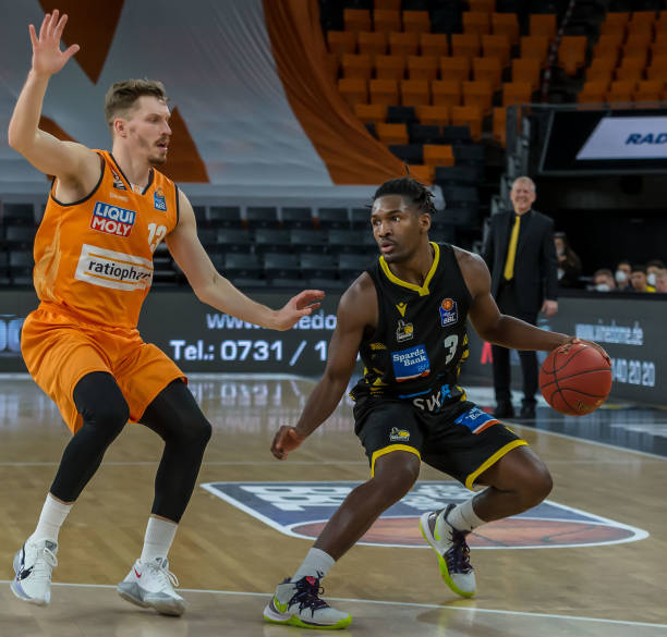 保持他在B 保持他在B